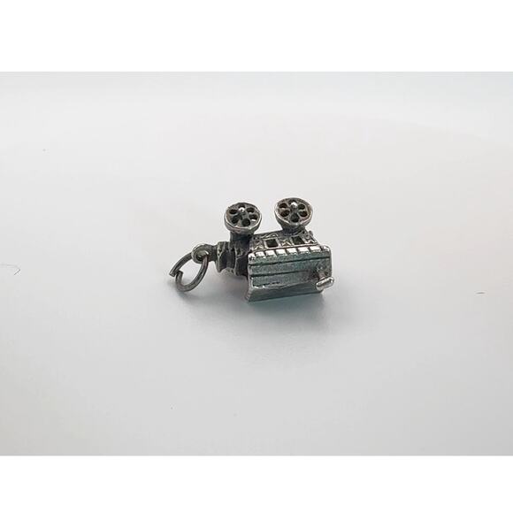 Vintage Wagon Charm – Unmarked Silver Tone 3D Covered Wagon with Spoked Wheels - Picture 6 of 6